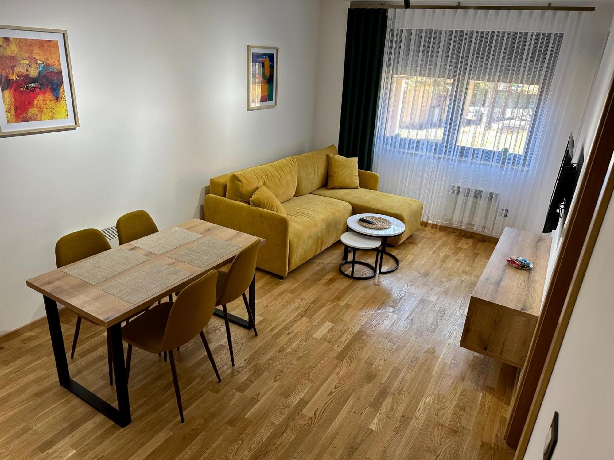 Apartment Gold