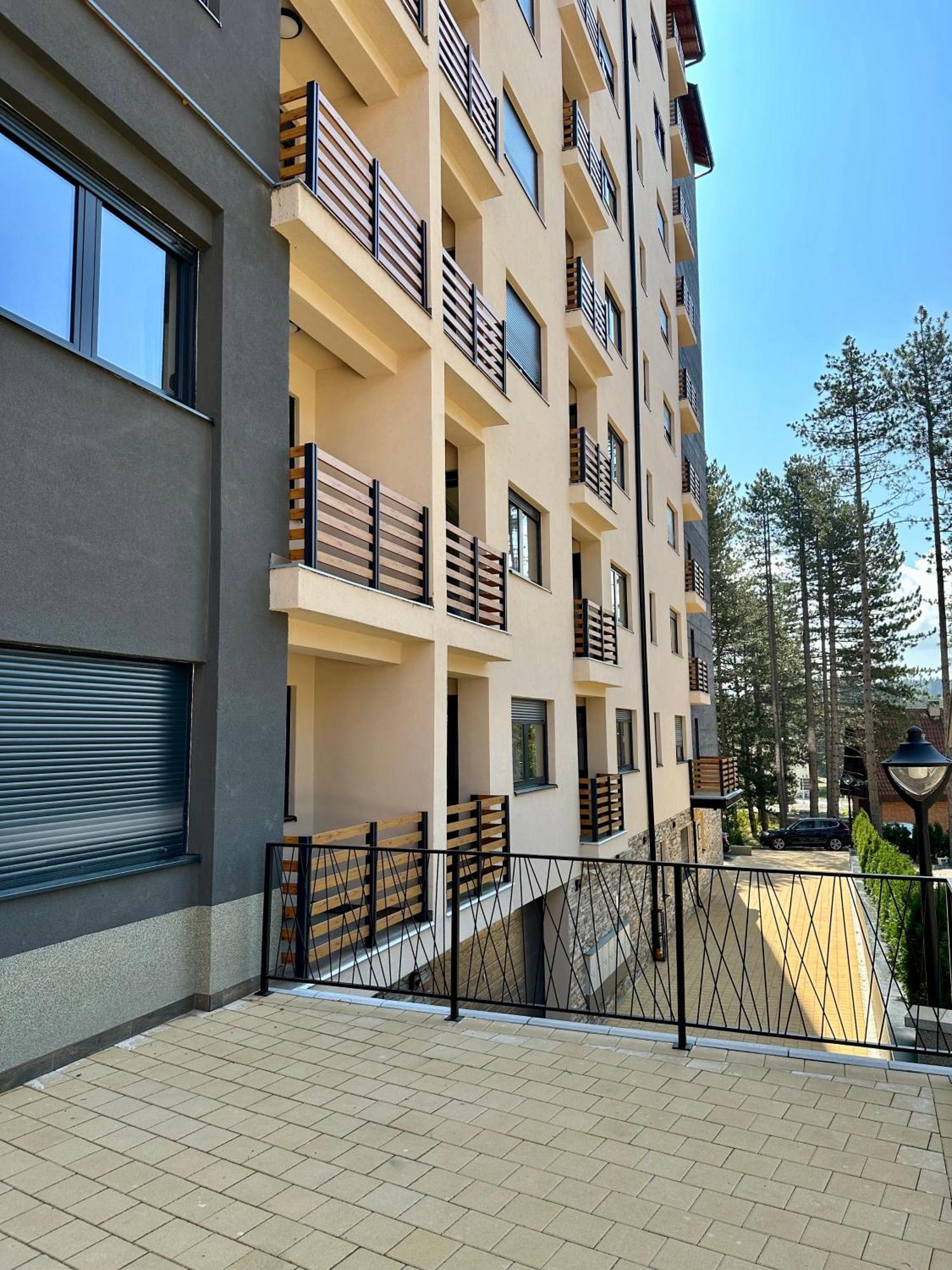 Apartment Gold